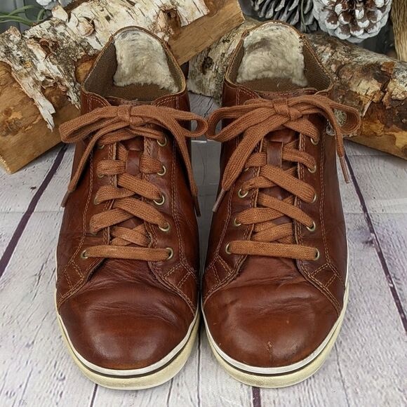 Ugg Vanowen Leather Sneakers - Picture 2 of 9